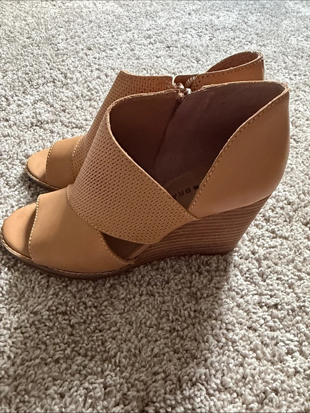 Lucky Brand Tan Open-Toe Elastic Strap Wedges